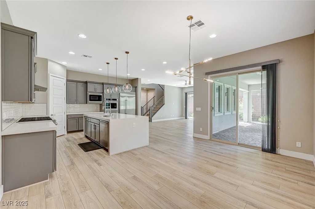 6433 Farness, Las Vegas, NV 89135