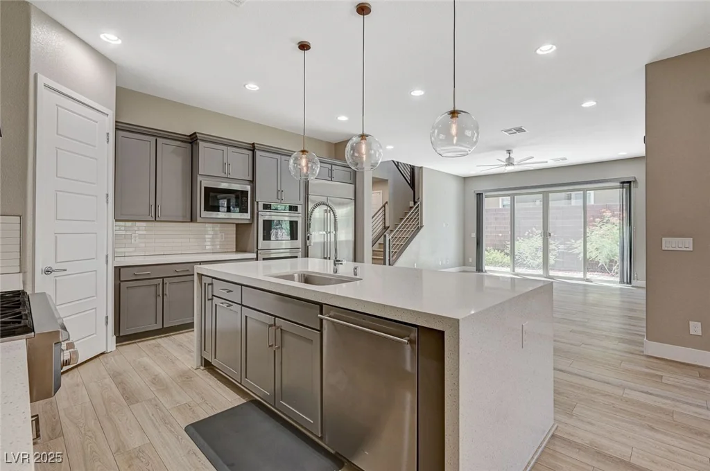 6433 Farness, Las Vegas, NV 89135