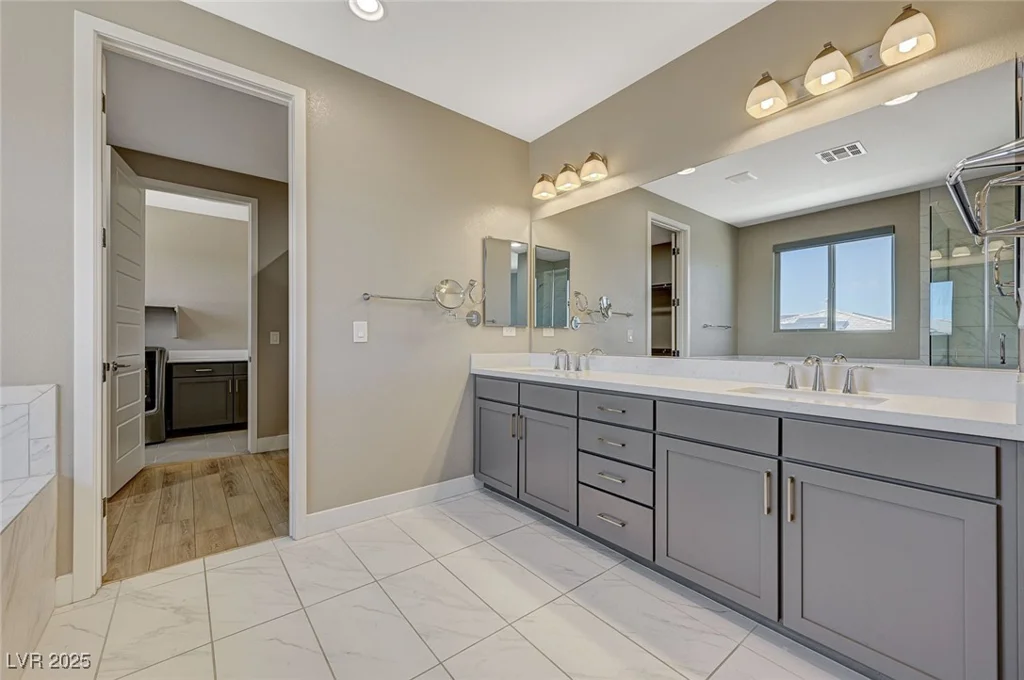 6433 Farness, Las Vegas, NV 89135