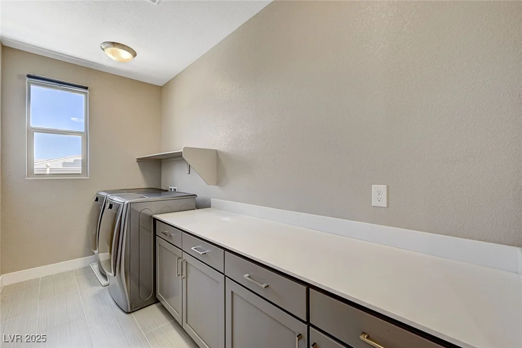 6433 Farness, Las Vegas, NV 89135