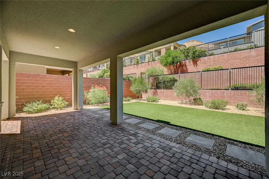 6433 Farness, Las Vegas, NV 89135