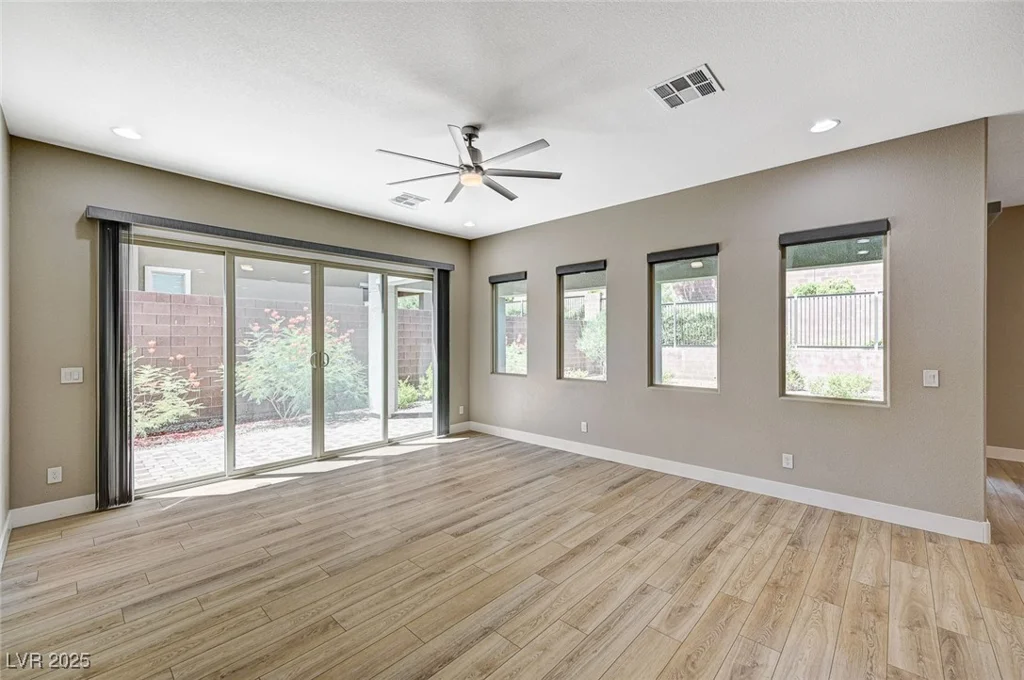 6433 Farness, Las Vegas, NV 89135
