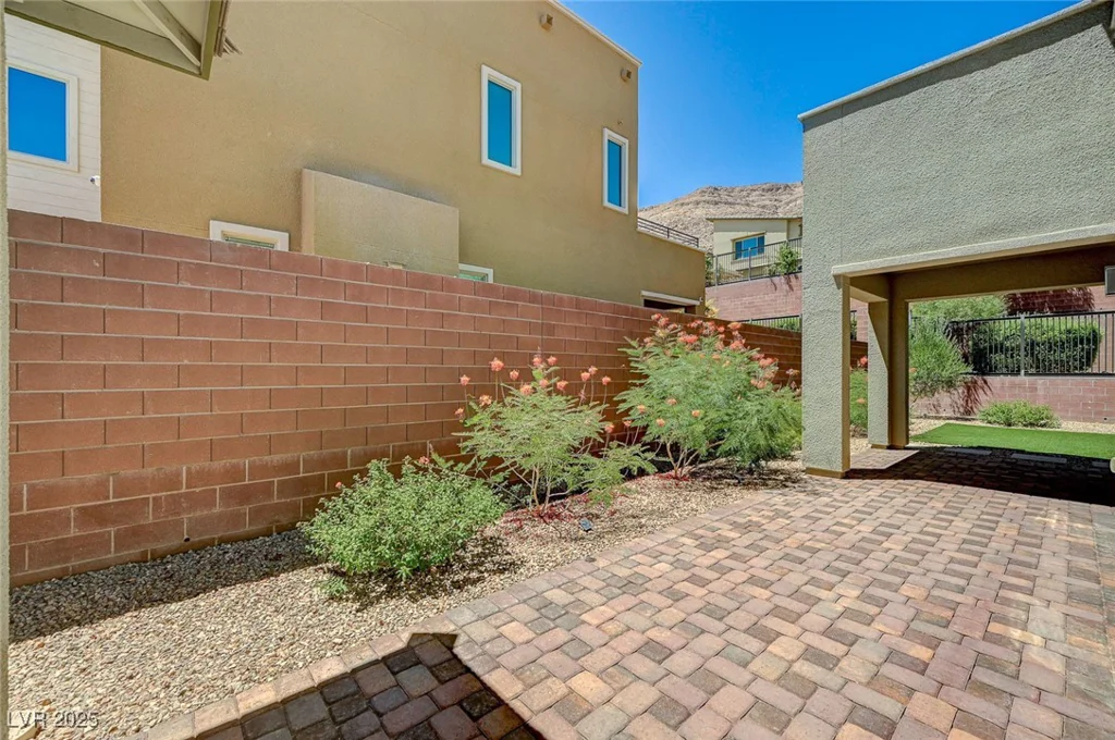 6433 Farness, Las Vegas, NV 89135