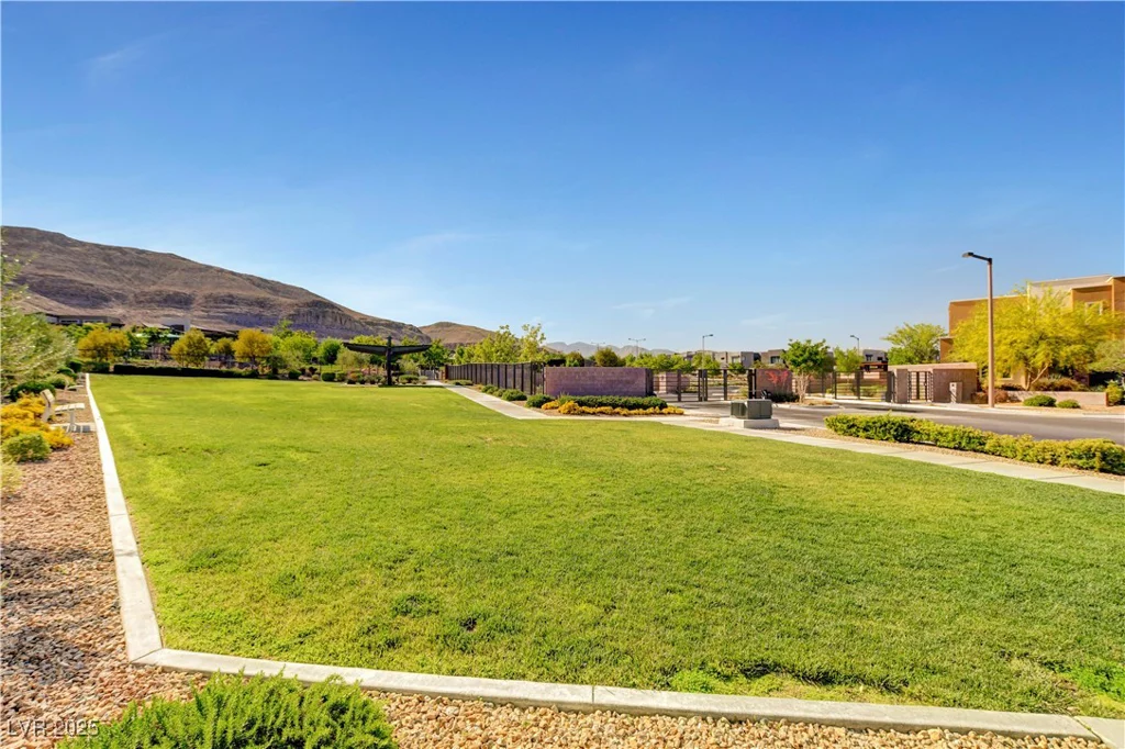 6433 Farness, Las Vegas, NV 89135