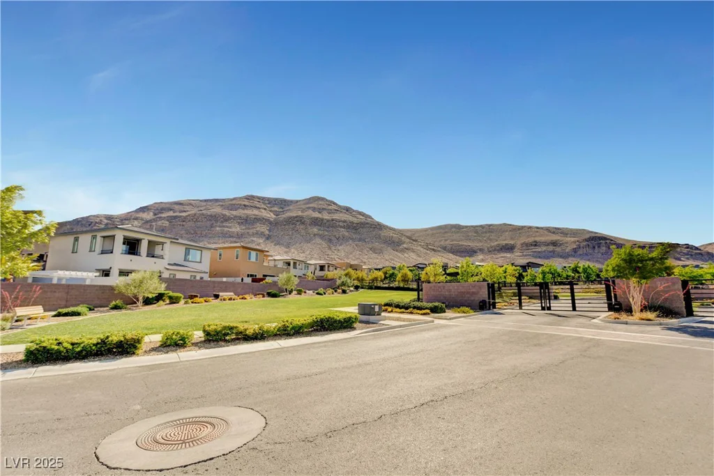6433 Farness, Las Vegas, NV 89135