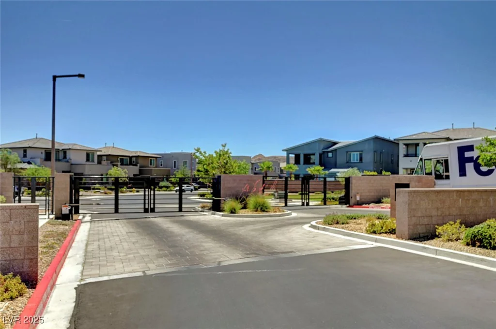 6433 Farness, Las Vegas, NV 89135