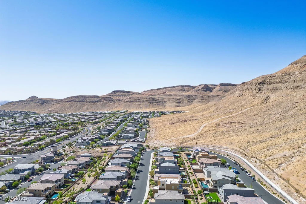 6433 Farness, Las Vegas, NV 89135