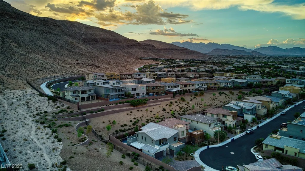 6433 Farness, Las Vegas, NV 89135