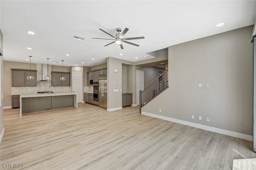 6433 Farness, Las Vegas, NV 89135