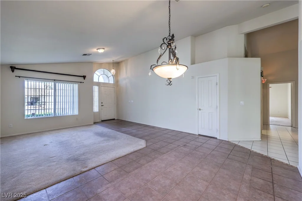 5425 Thomaston, Las Vegas, NV 89122