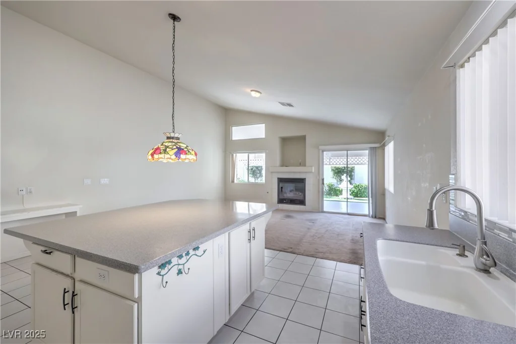 5425 Thomaston, Las Vegas, NV 89122