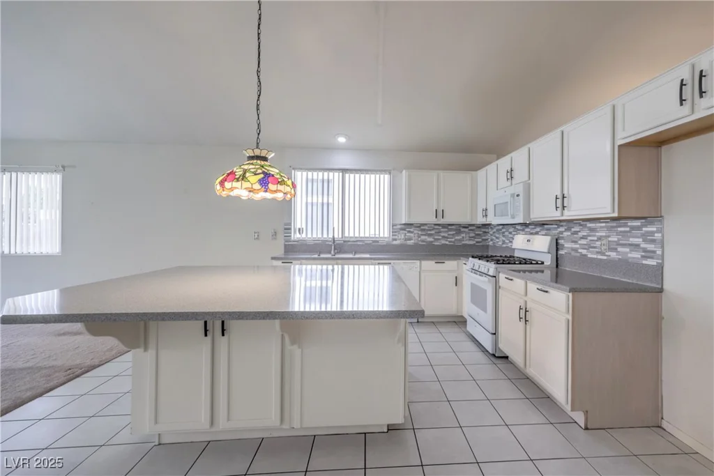 5425 Thomaston, Las Vegas, NV 89122