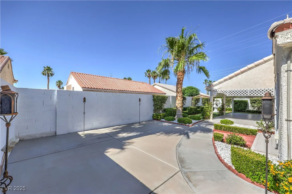 5425 Thomaston, Las Vegas, NV 89122
