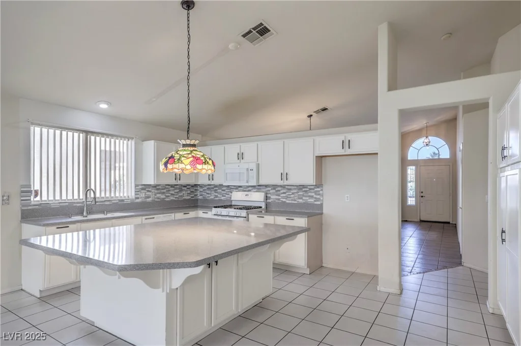 5425 Thomaston, Las Vegas, NV 89122
