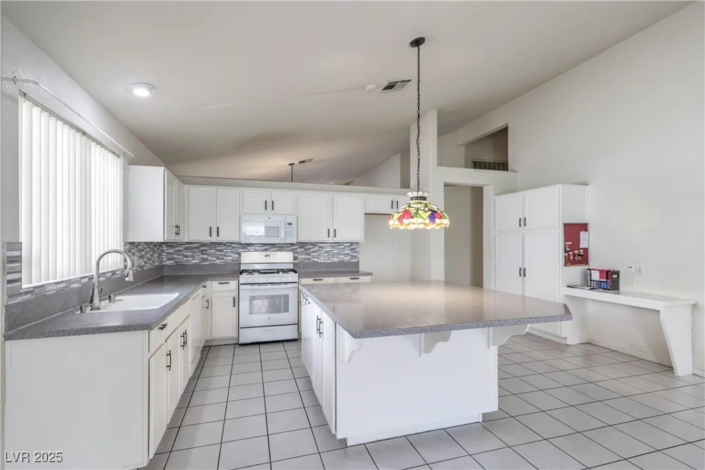 5425 Thomaston, Las Vegas, NV 89122