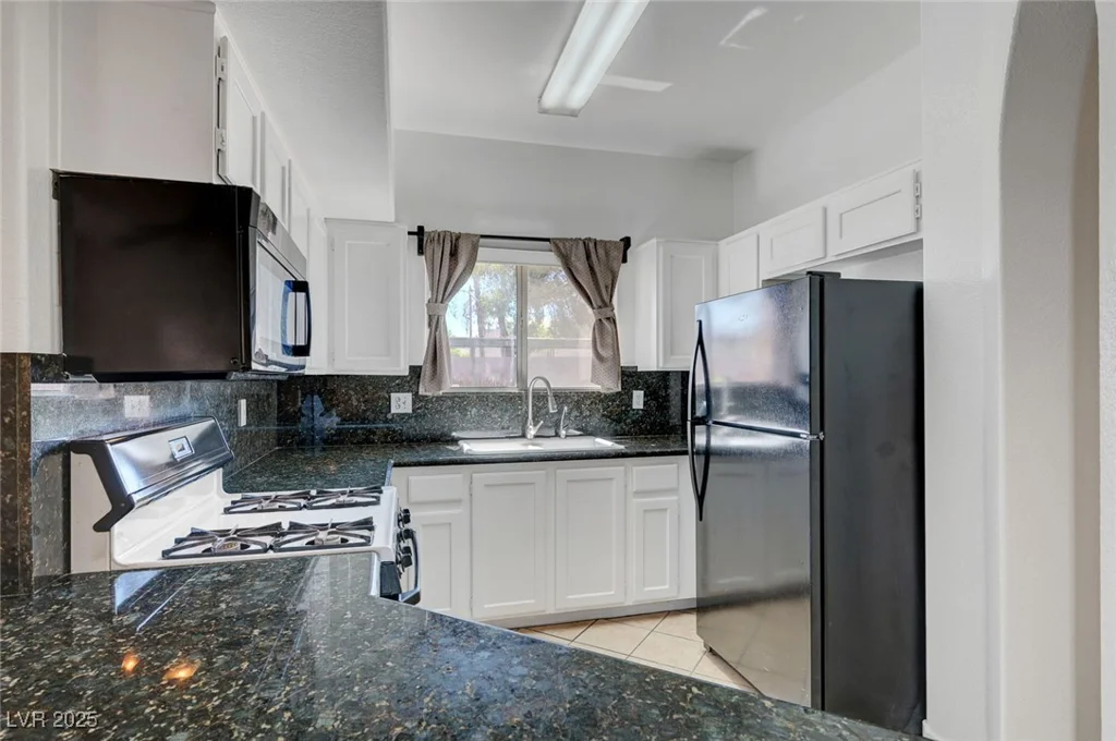 900 Heavenly Hills, Las Vegas, NV 89145
