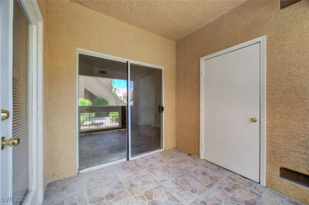 900 Heavenly Hills, Las Vegas, NV 89145