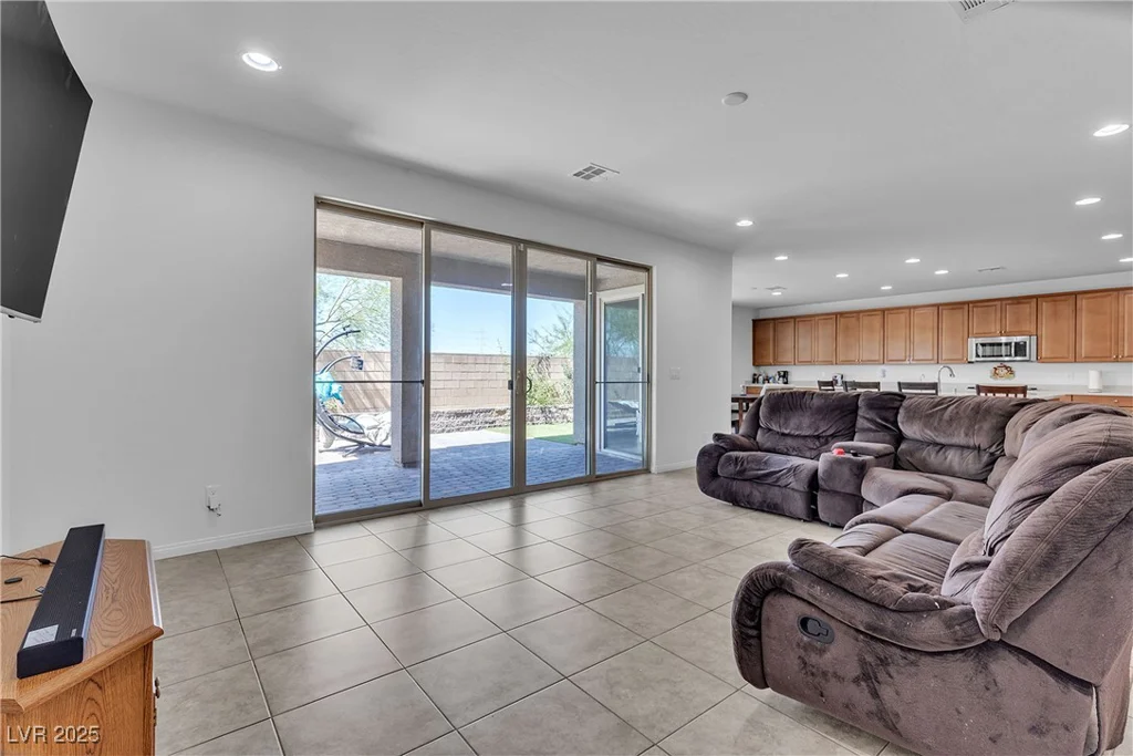 6370 Ava Ridge, Las Vegas, NV 89141