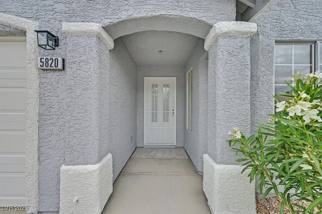 5820 Royal Castle, Las Vegas, NV 89130