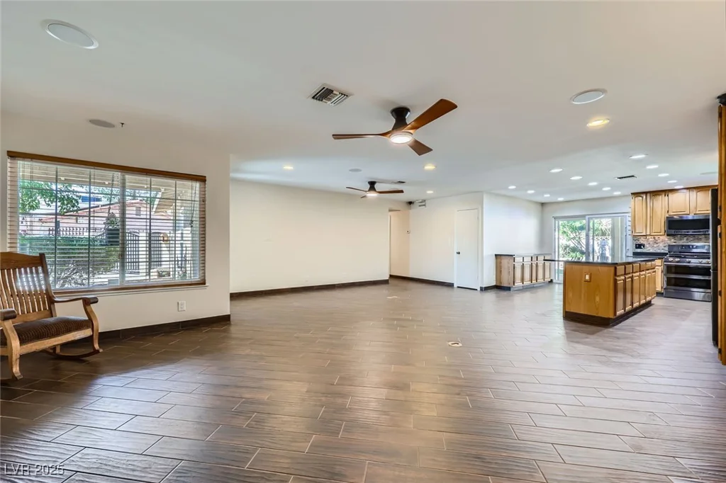 3557 Wayne, Las Vegas, NV 89121