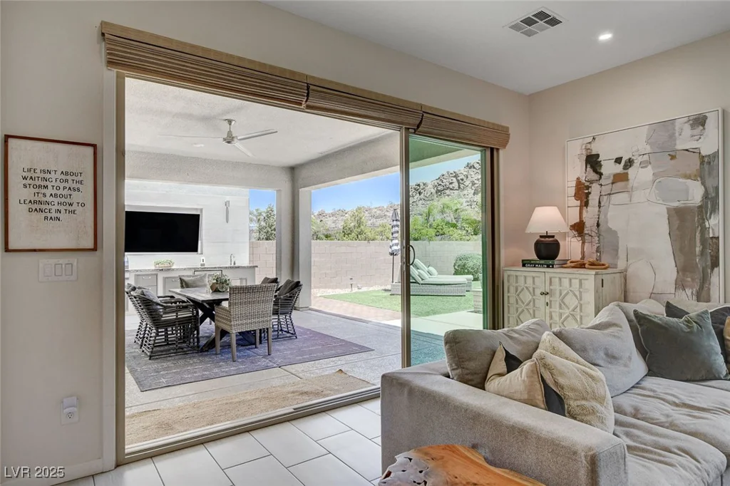 734 Glowing Horizon, Henderson, NV 89052