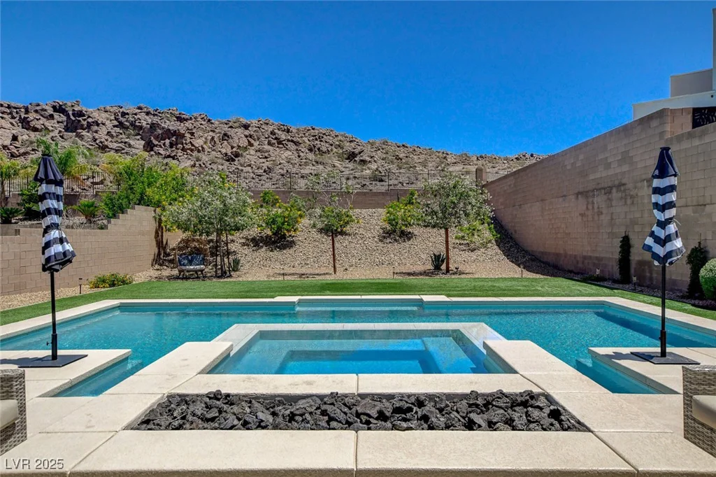 734 Glowing Horizon, Henderson, NV 89052