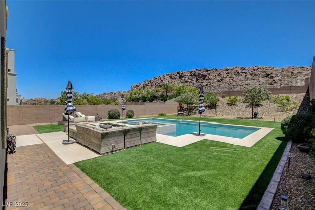 734 Glowing Horizon, Henderson, NV 89052