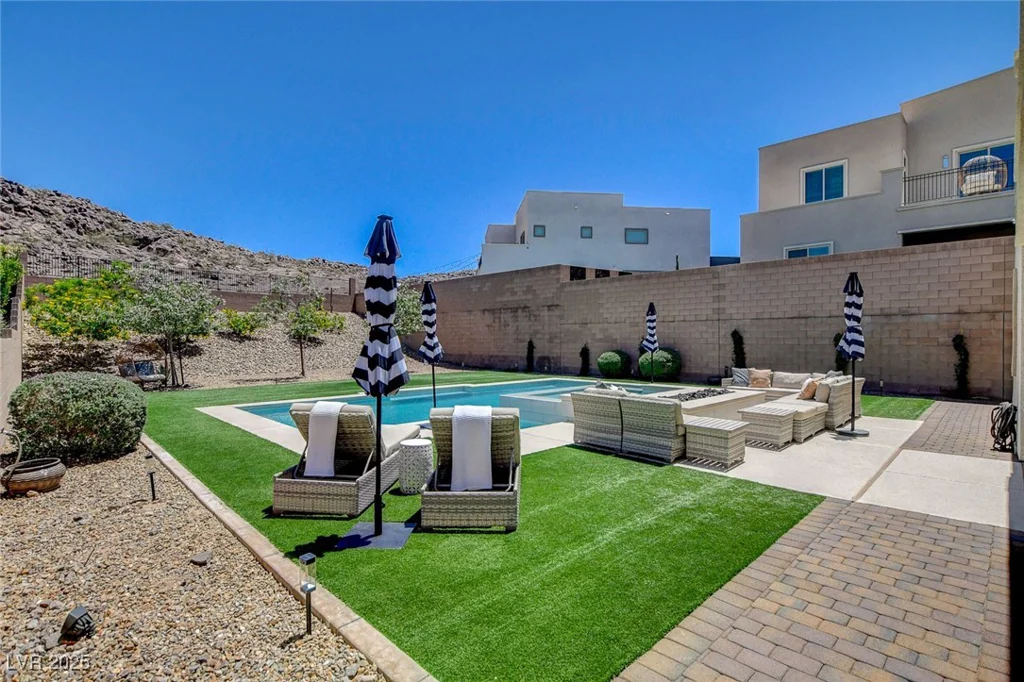 734 Glowing Horizon, Henderson, NV 89052