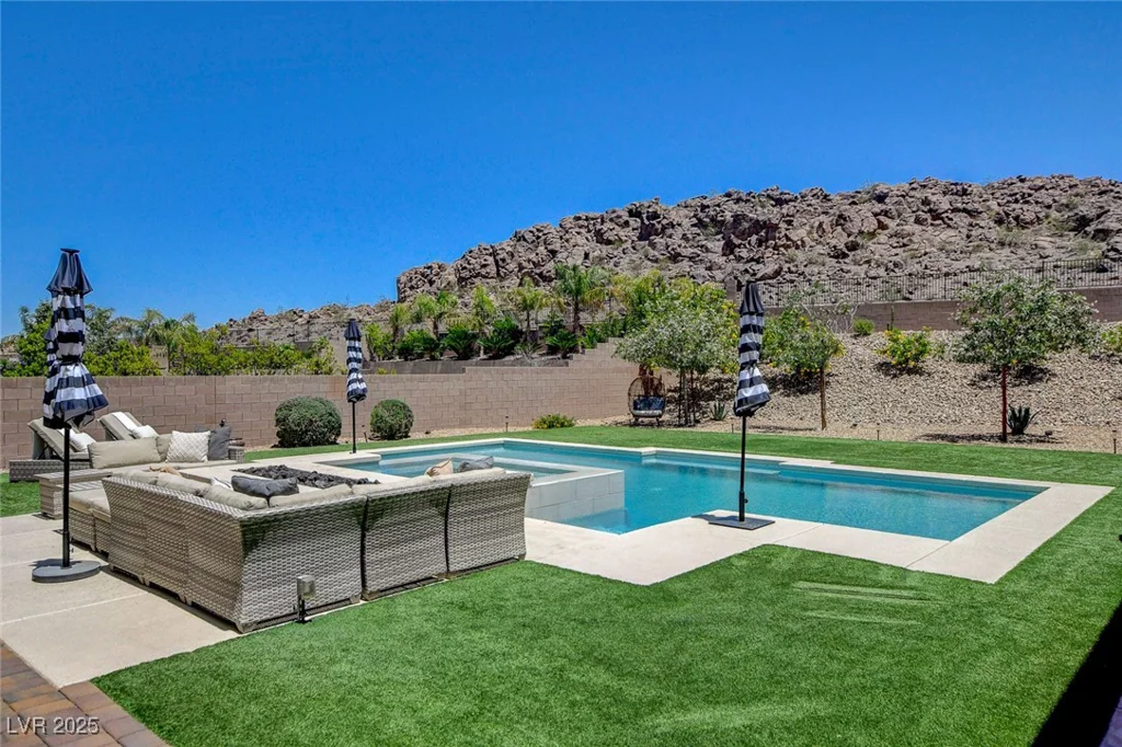 734 Glowing Horizon, Henderson, NV 89052