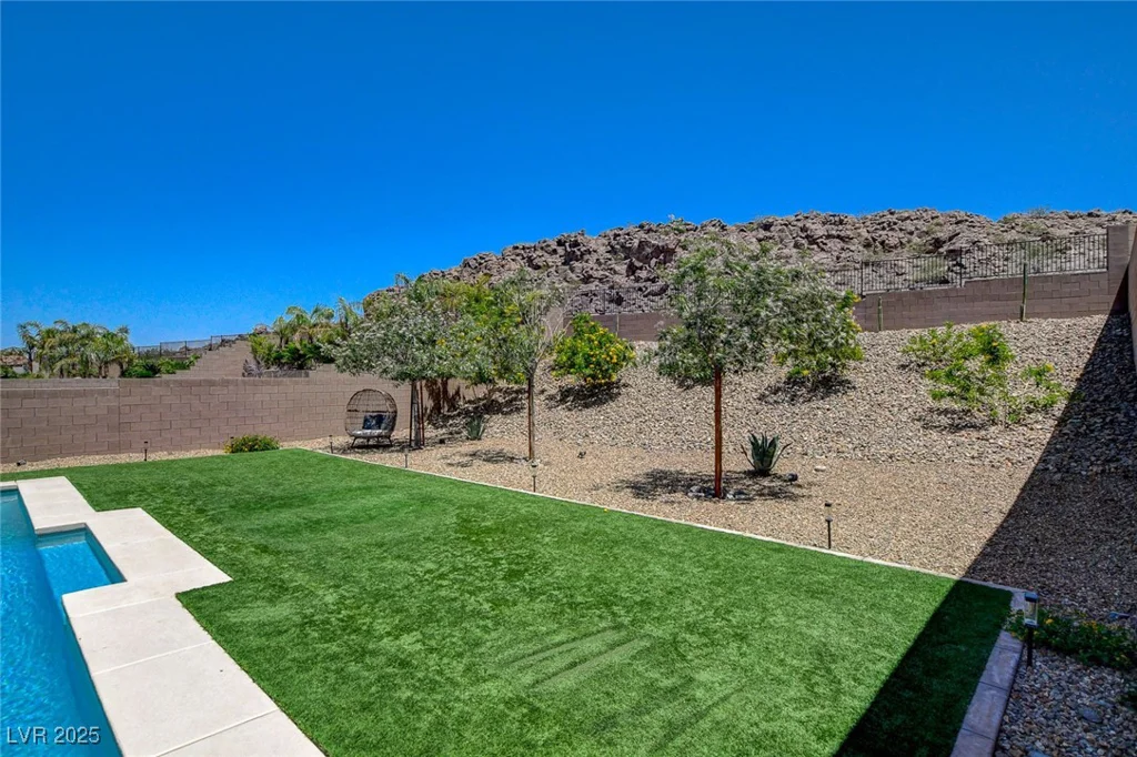 734 Glowing Horizon, Henderson, NV 89052