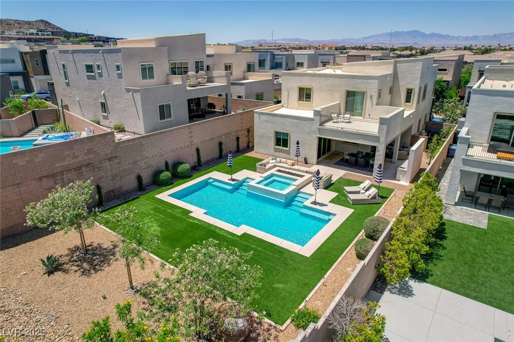 734 Glowing Horizon, Henderson, NV 89052