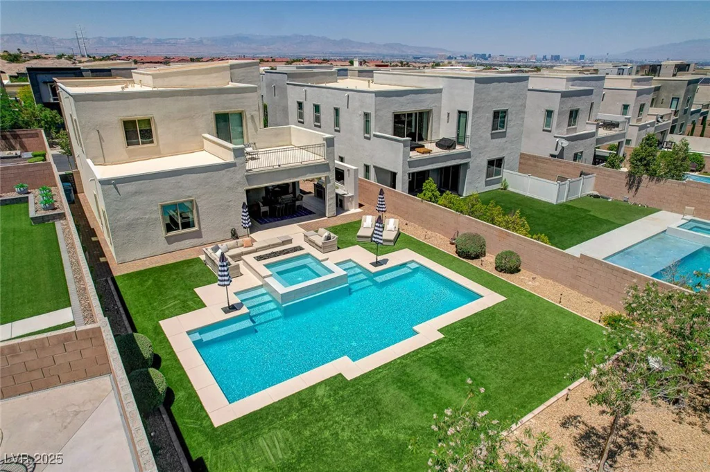 734 Glowing Horizon, Henderson, NV 89052