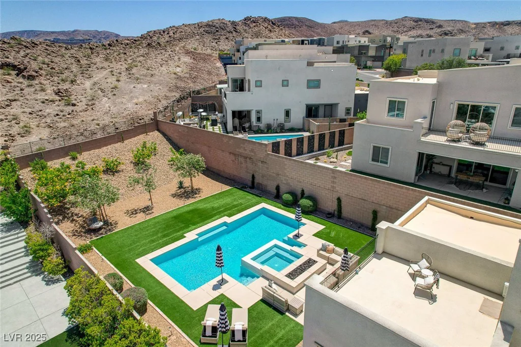 734 Glowing Horizon, Henderson, NV 89052