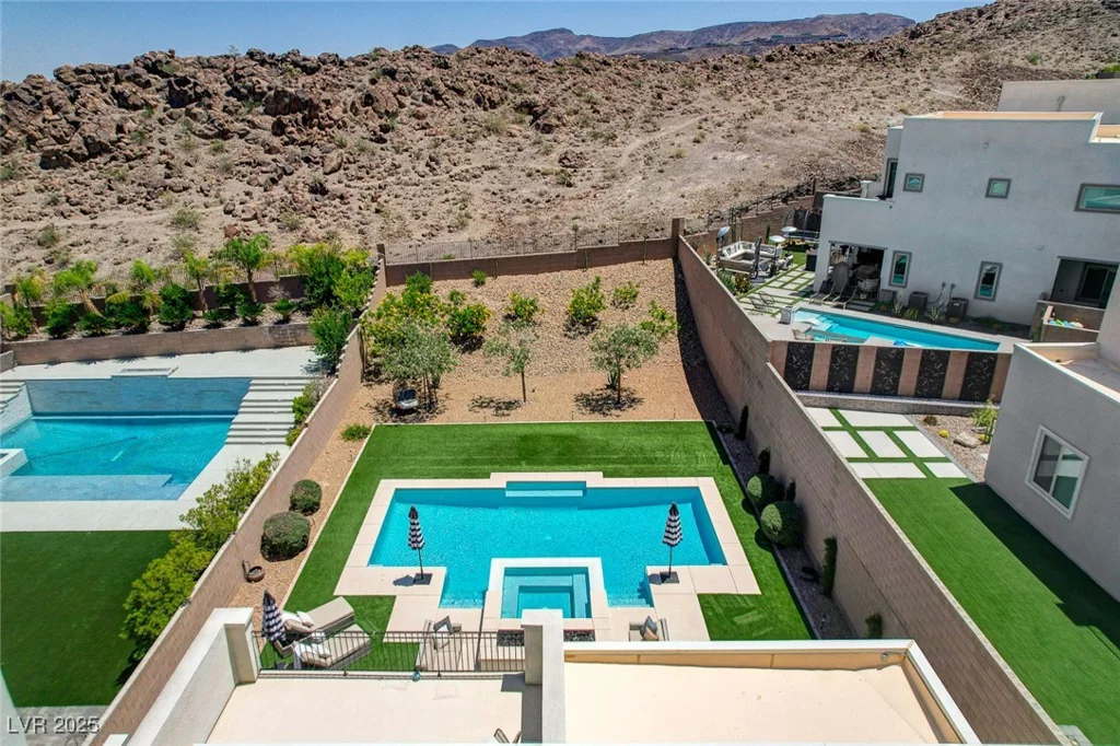 734 Glowing Horizon, Henderson, NV 89052