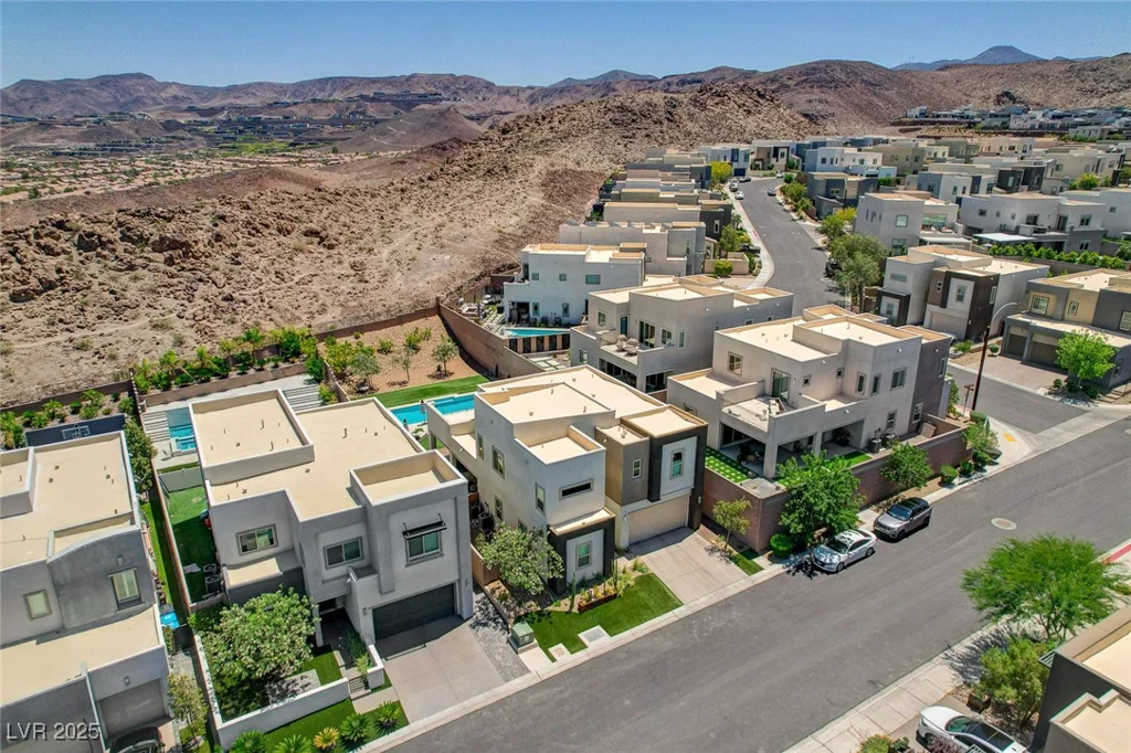 734 Glowing Horizon, Henderson, NV 89052