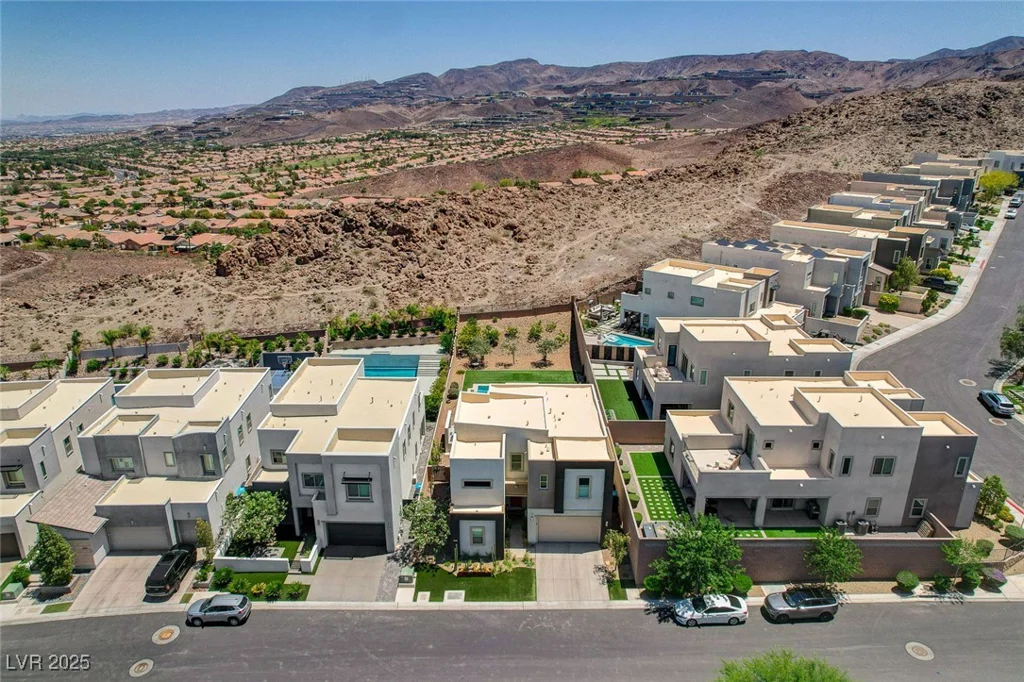 734 Glowing Horizon, Henderson, NV 89052