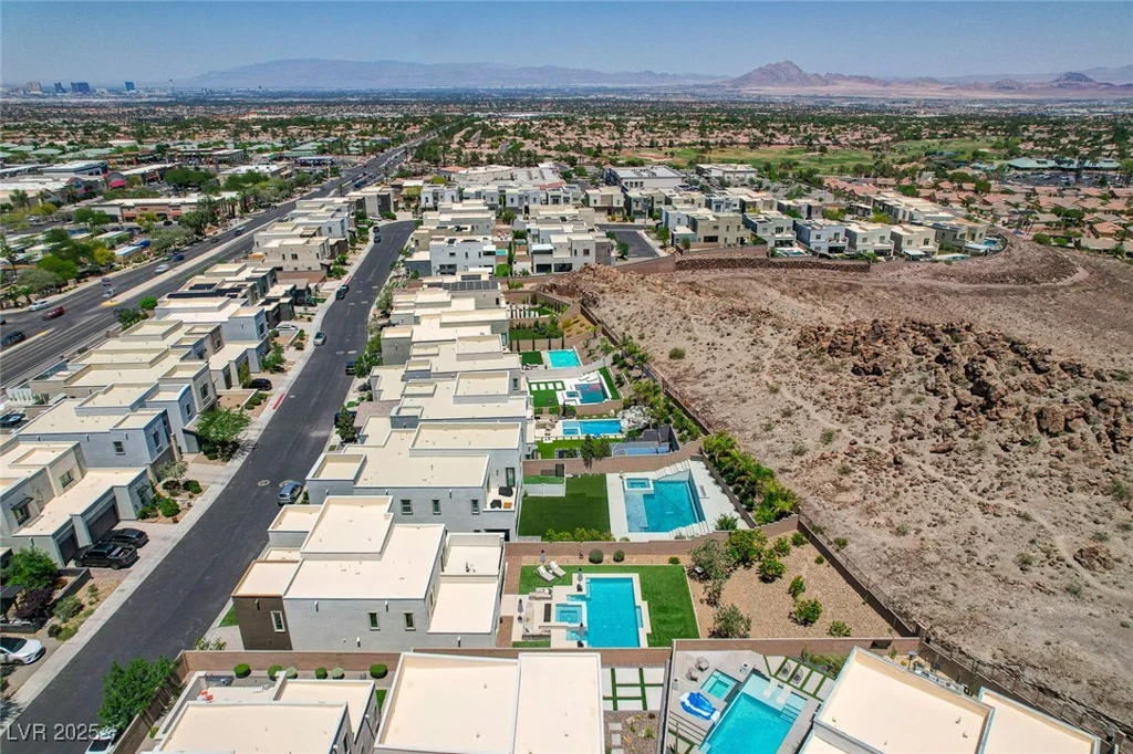 734 Glowing Horizon, Henderson, NV 89052