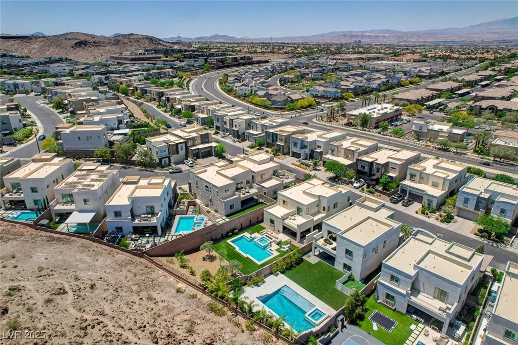 734 Glowing Horizon, Henderson, NV 89052