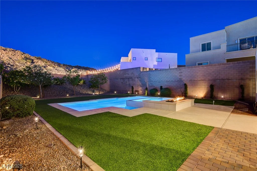 734 Glowing Horizon, Henderson, NV 89052