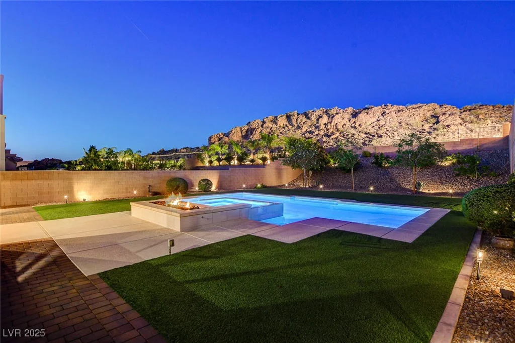 734 Glowing Horizon, Henderson, NV 89052