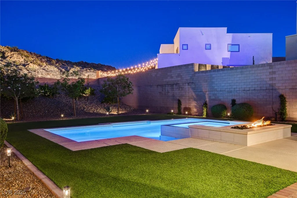 734 Glowing Horizon, Henderson, NV 89052