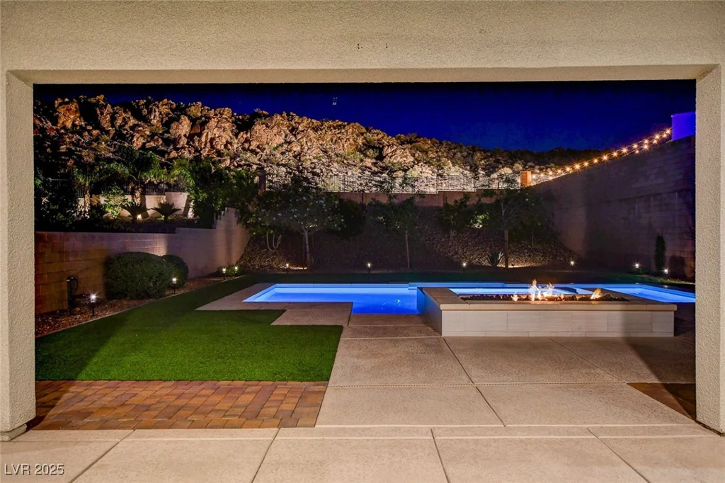 734 Glowing Horizon, Henderson, NV 89052