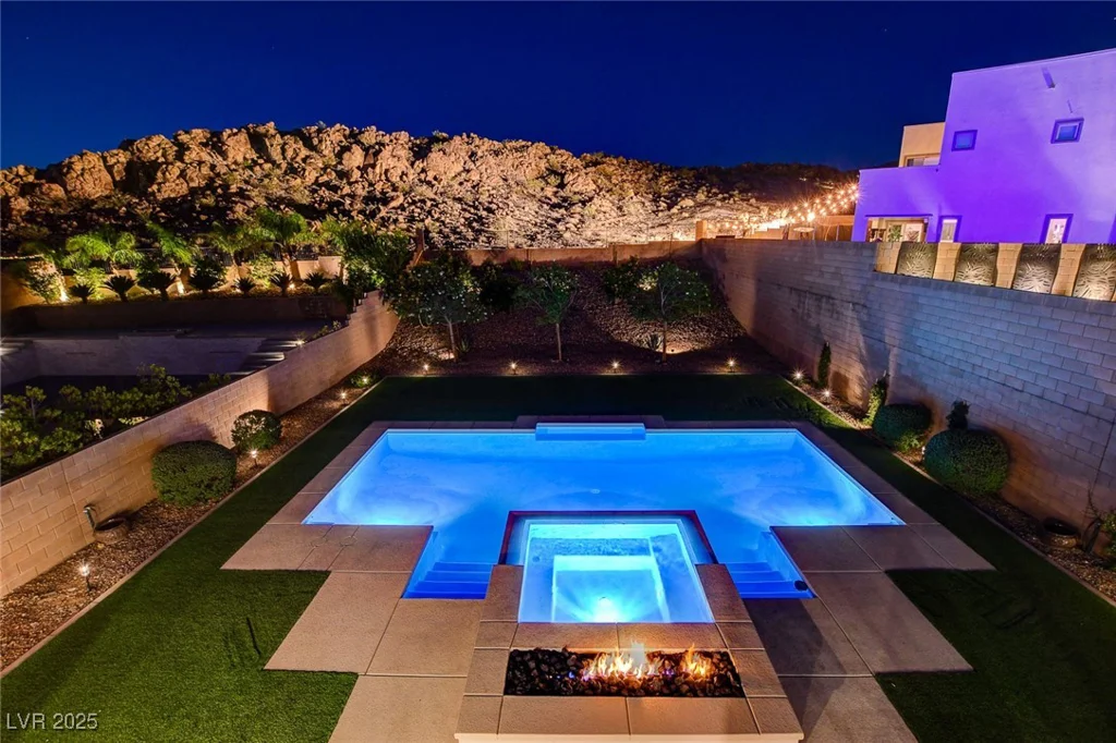 734 Glowing Horizon, Henderson, NV 89052