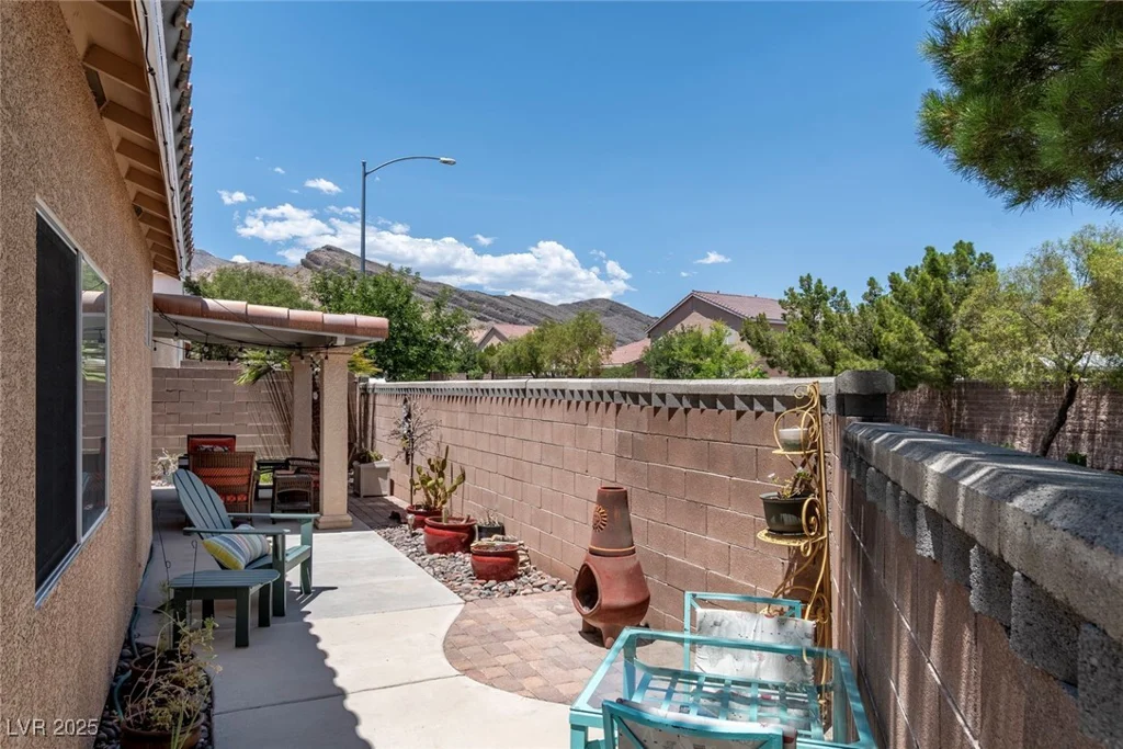10352 Natural Springs, Las Vegas, NV 89129