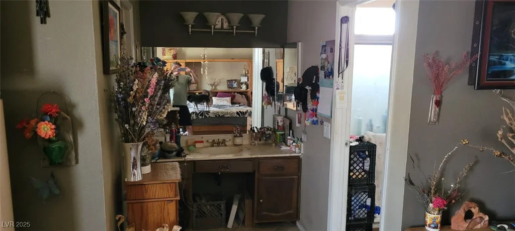1886 Ludington, Las Vegas, NV 89156