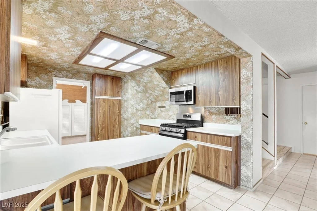 6817 Neepawa, Las Vegas, NV 89108