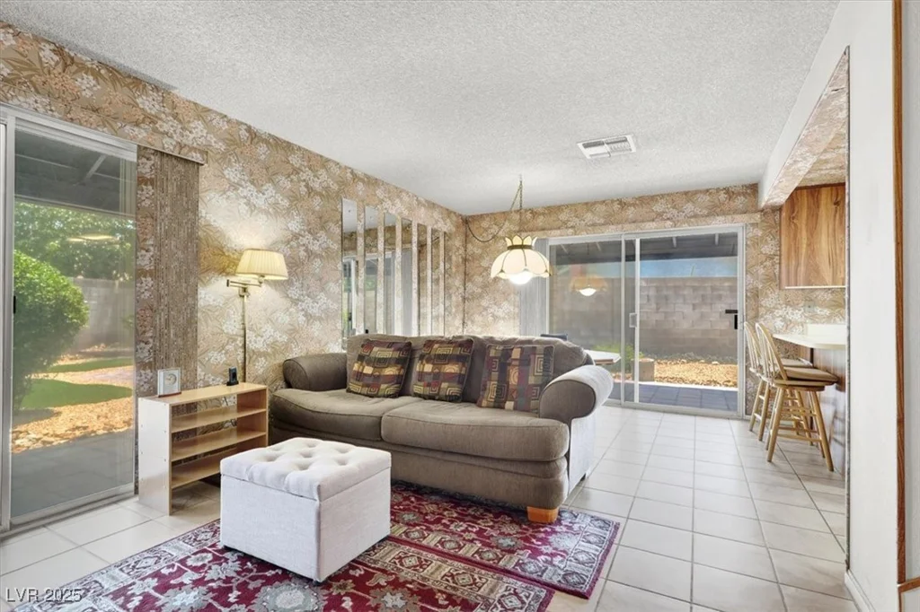 6817 Neepawa, Las Vegas, NV 89108