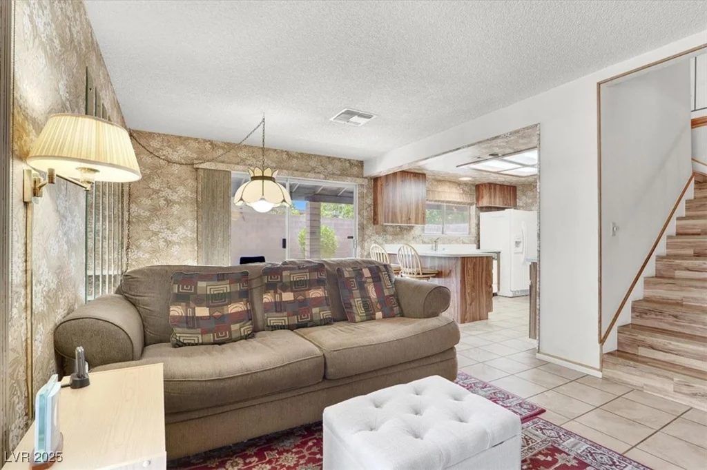 6817 Neepawa, Las Vegas, NV 89108