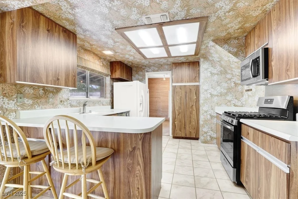 6817 Neepawa, Las Vegas, NV 89108