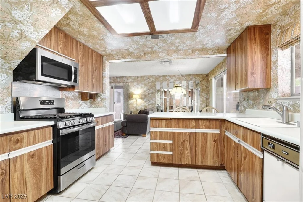 6817 Neepawa, Las Vegas, NV 89108